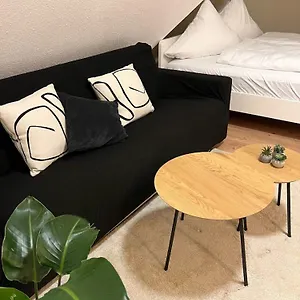 Nami - Robin - Helle Mitten In Der Stadt Apartment